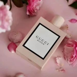 عطر زنانه شیک برای محیط کاری
